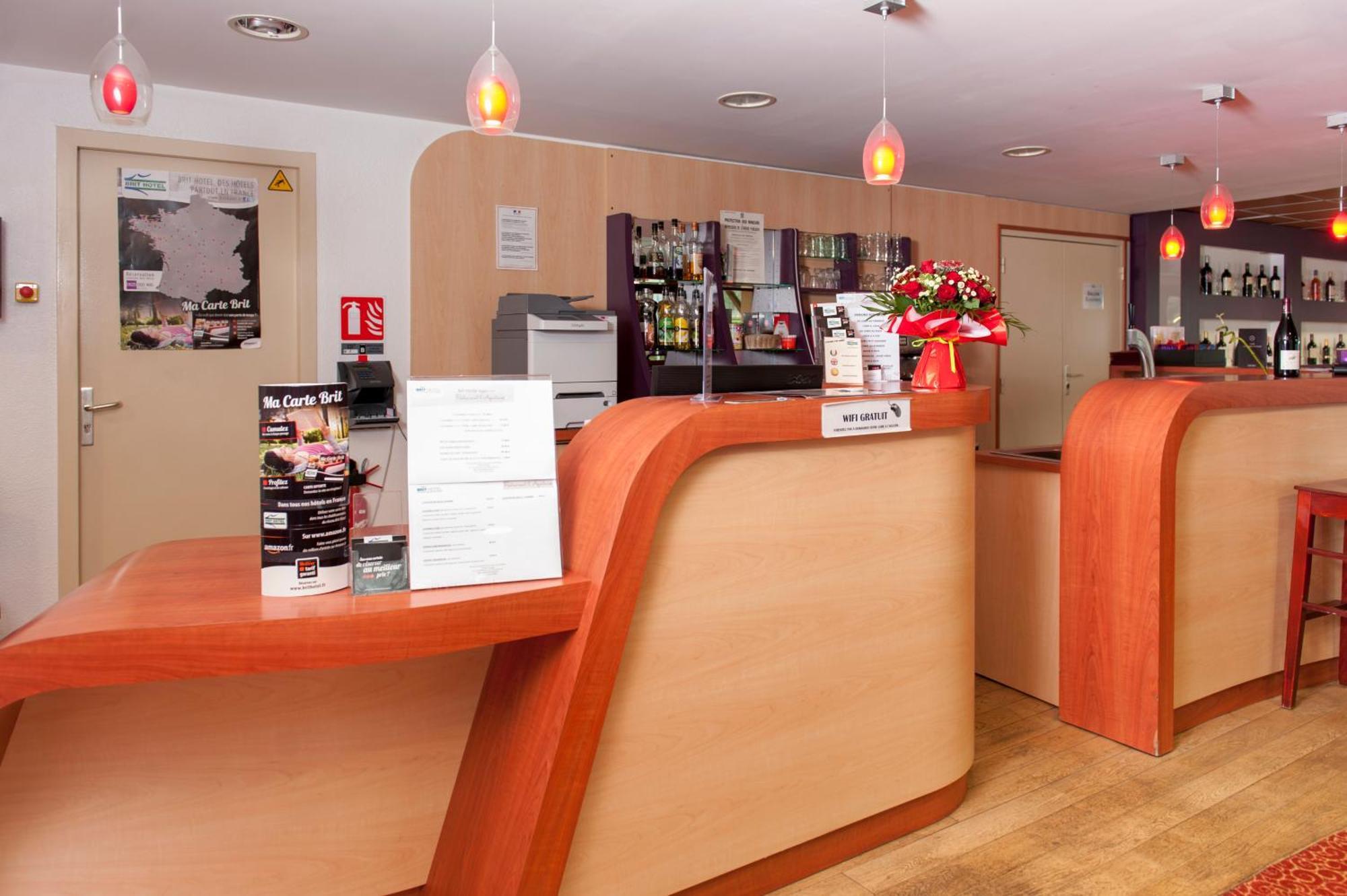 Brit Hotel Agen - L'Aquitaine لو باساج المظهر الخارجي الصورة